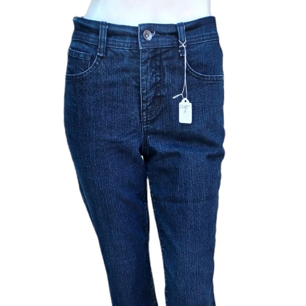 120011...Style & Co. Straight leg Jeans Size 4, W26" 26"Inseam 10"Rise